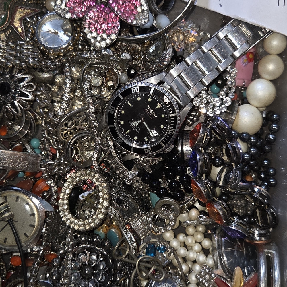 HUGE LOT SILVER TONE JUNK JEWELRY - Picture 6 of 8